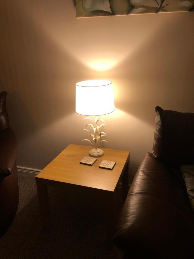 Ponderosea Cottage Free Gated Parking M1 & City Location, Wood Stove 리즈번 외부 사진