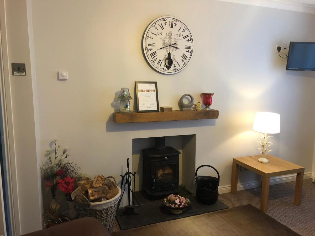 Ponderosea Cottage Free Gated Parking M1 & City Location, Wood Stove 리즈번 외부 사진