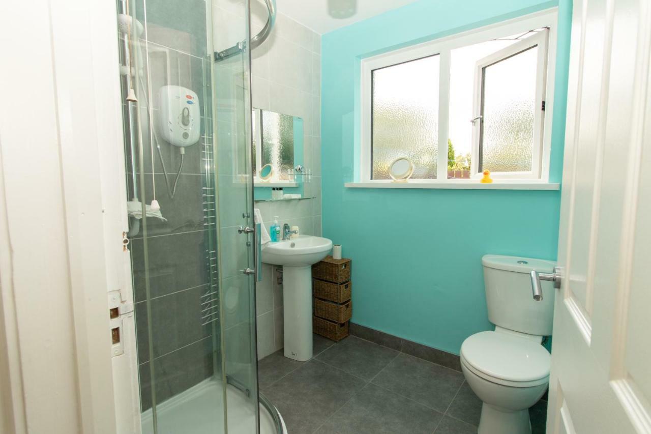 Ponderosea Cottage Free Gated Parking M1 & City Location, Wood Stove 리즈번 외부 사진