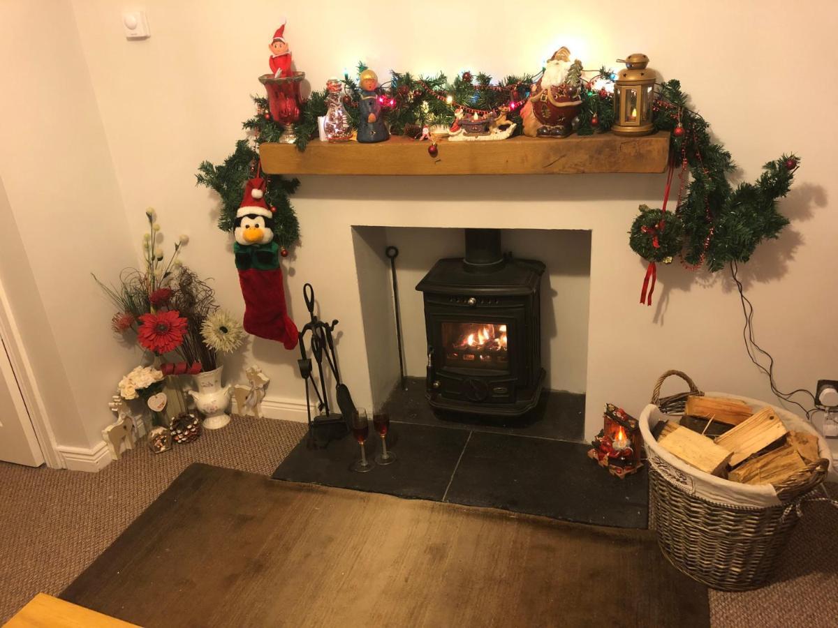 Ponderosea Cottage Free Gated Parking M1 & City Location, Wood Stove 리즈번 외부 사진